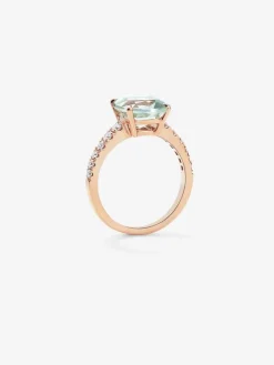 Anillo de oro rosa de 18K con amatista verde en talla cushion de 2,68 cts y 12 diamantes en talla brillante con un total de 0,29 cts