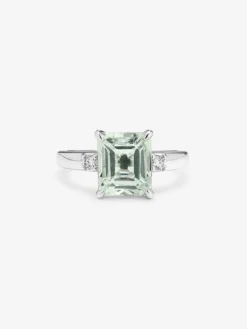 Anillo de plata 925 con amatista verde en talla esmeralda de 3,12 cts y 2 diamantes en talla brillante con un total de 0,09 cts