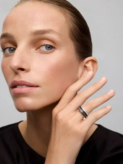 Anillo de plata 925 con pavé de espinelas negras