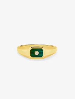 Anillo de sello peque&ntilde;o de oro amarillo de 18K con malaquita verde de 0,2 cts y diamante en talla brillante de 0,01 cts