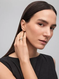 Anillo doble cruzado de oro amarillo de 18K con 52 diamantes en talla brillante con un total de 1,13 cts