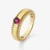Anillo gallonado de oro amarillo de 18K con rub&iacute; en talla oval