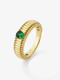Anillo gallonado de oro amarillo de 18K con esmeralda verde en talla oval