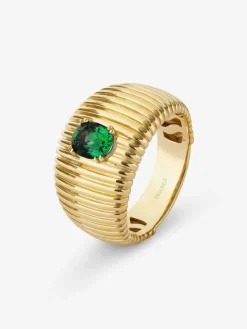 Anillo gallonado de oro amarillo de 18K con esmeralda en talla oval