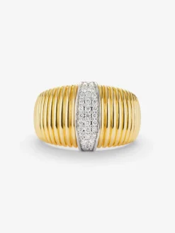 Anillo gallonado de oro blanco y amarillo de 18K con pavé de diamantes en talla brillante con un total de 0,19 cts