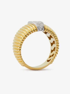 Anillo gallonado de oro blanco y amarillo de 18K con pavé de diamantes en talla brillante con un total de 0,19 cts