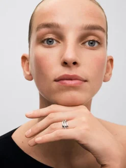 Anillo multibrazo de oro blanco de 18K con 30 diamantes en talla brillante con un total de 0,45 cts