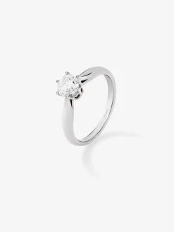 Anillo solitario de compromiso de oro blanco de 18K con diamante central de 0,5 quilates