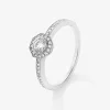Anillo solitario de compromiso de oro blanco de 18K con orla de diamantes
