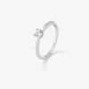 Anillo solitario de compromiso de oro blanco de 18K con orla de diamantes