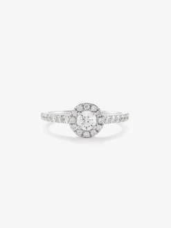Anillo solitario de compromiso de oro blanco de 18K con orla de diamantes