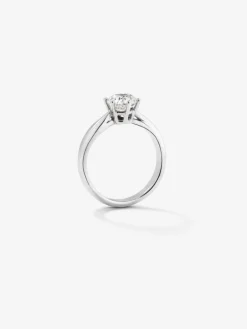 Anillo solitario de compromiso de oro blanco de 18K con diamante central de 2 quilates
