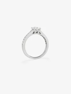 Anillo solitario de compromiso de oro blanco de 18K con diamantes