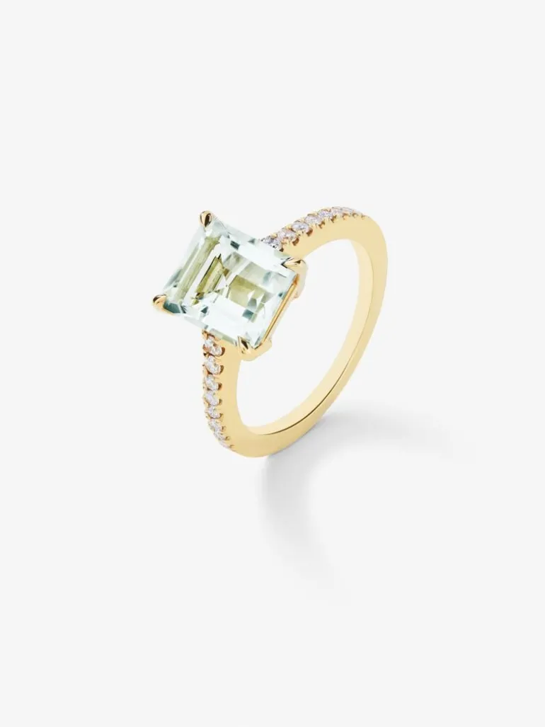 Anillo solitario de oro amarillo de 18K con amatista verde en talla octogonal de 2,96 cts y 18 diamantes en talla brillante con un total de 0,19 cts