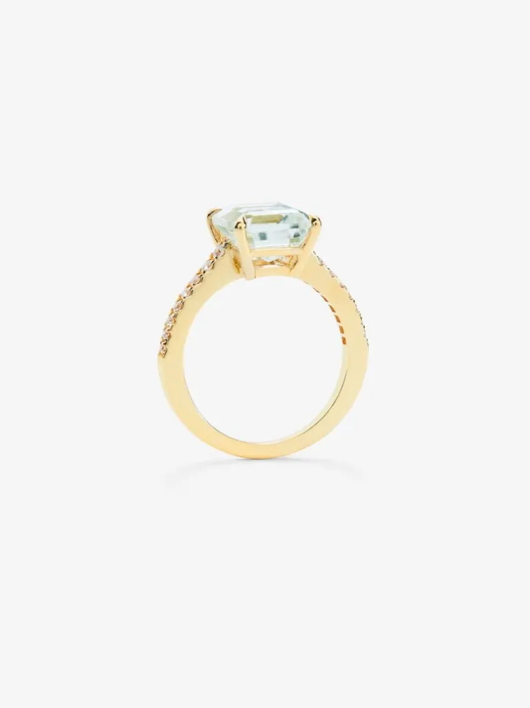 Anillo solitario de oro amarillo de 18K con amatista verde en talla octogonal de 2,96 cts y 18 diamantes en talla brillante con un total de 0,19 cts