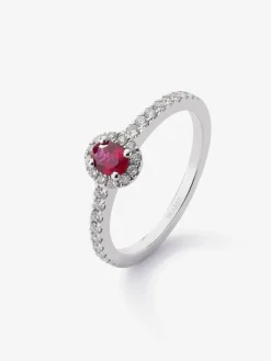 Anillo solitario de oro blanco de 18K con rub&iacute; rojo en talla oval de 0,24 cts y diamantes en talla brillante con un total de 0,24 cts