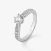 Anillo solitario de oro blanco de 18K con diamante central en talla brillante de 0,70 cts y diamantes en talla brillante con un total de 0,30 cts