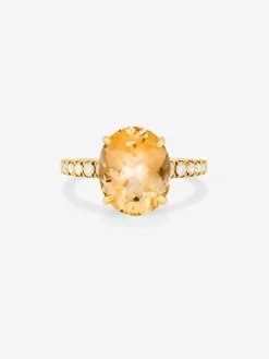 Anillo solitario de oro blanco de 18K con cuarzo citrino en talla oval de 4,4 cts y diamantes en talla brillante de 0,29 cts