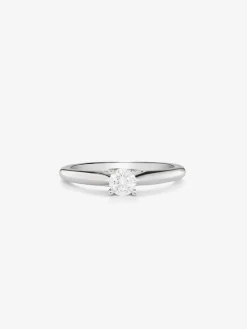 Anillo solitario de oro blanco de 18K con diamante en talla brillante de 0,15 cts