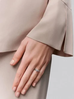 Anillo solitario de oro blanco de 18K con diamante blanco en talla brillante de 0,4 cts