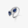 Anillo tú y yo de oro blanco de 18K con 2 zafiros azules en talla pera con un total de 1,4 cts y 44 diamantes en talla brillante con un total de 0,77 cts