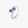 Anillo tú y yo de oro blanco de 18K con 2 zafiros en talla brillante con un total de 0,82 cts y 20 diamantes en talla brillante con un total de 0,36 cts