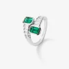 Anillo tú y yo de oro blanco de 18K con 2 esmeraldas verdes en talla octogonal con un total de 1,28 cts y 10 diamantes en talla baguette con un total de 0,57 cts