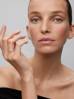 Anillo Tú y Yo de oro blanco de 18K con 20 diamantes en talla brillante con un total de 0,49 cts