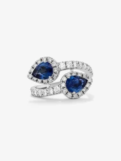 Anillo tú y yo de oro blanco de 18K con 2 zafiros azules en talla pera con un total de 1,4 cts y 44 diamantes en talla brillante con un total de 0,77 cts