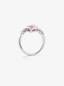 Anillo tú y yo de oro blanco de 18K con 2 zafiros rosas en talla octogonal con un total de 2,28 cts y 10 diamantes en talla baguette con un total de 0,57 cts