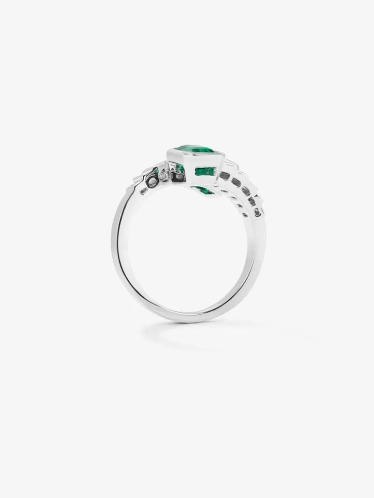 Anillo tú y yo de oro blanco de 18K con esmeraldas verdes en talla octogonal de 1,83 cts y diamantes en talla baguette de 0,57 cts
