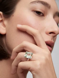 Anillo tipo cocktail de plata 925 con amatista verde en talla octogonal
