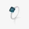 Anillo tipo solitario de oro blanco de 18K con topacio azul london 1,2 cts y diamantes blancos en talla brillante