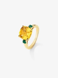 Anillo tresillo de oro amarillo de 18K con cuarzo citrino en talla cushion de 3,55 cts y esmeraldas verdes en talla brillante de 0,25 cts