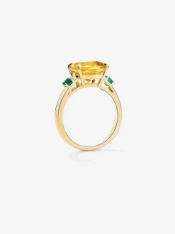 Anillo tresillo de oro amarillo de 18K con cuarzo citrino en talla cushion de 3,55 cts y esmeraldas verdes en talla brillante de 0,25 cts