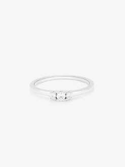 Anillo tresillo de oro blanco de 18K con diamantes