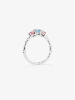 Anillo tresillo de oro blanco de 18K con aguamarina en talla oval de 0,4 cts, 2 turmalinas rosas en talla oval con un total de 0,7 cts y 20 diamantes en talla brillante con un total de 0,1 cts