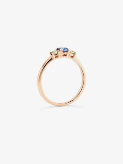Anillo tresillo de oro rosa de 18K con zafiro azul y 2 zafiros verdes en talla brillante con un total de 0,55 cts