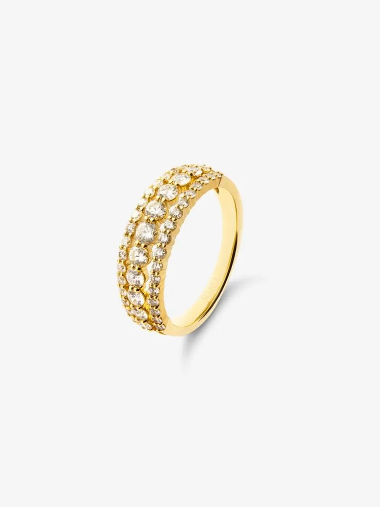 Anillo triple de oro amarillo de 18K con 45 diamantes en talla brillante con un total de 0,93 cts