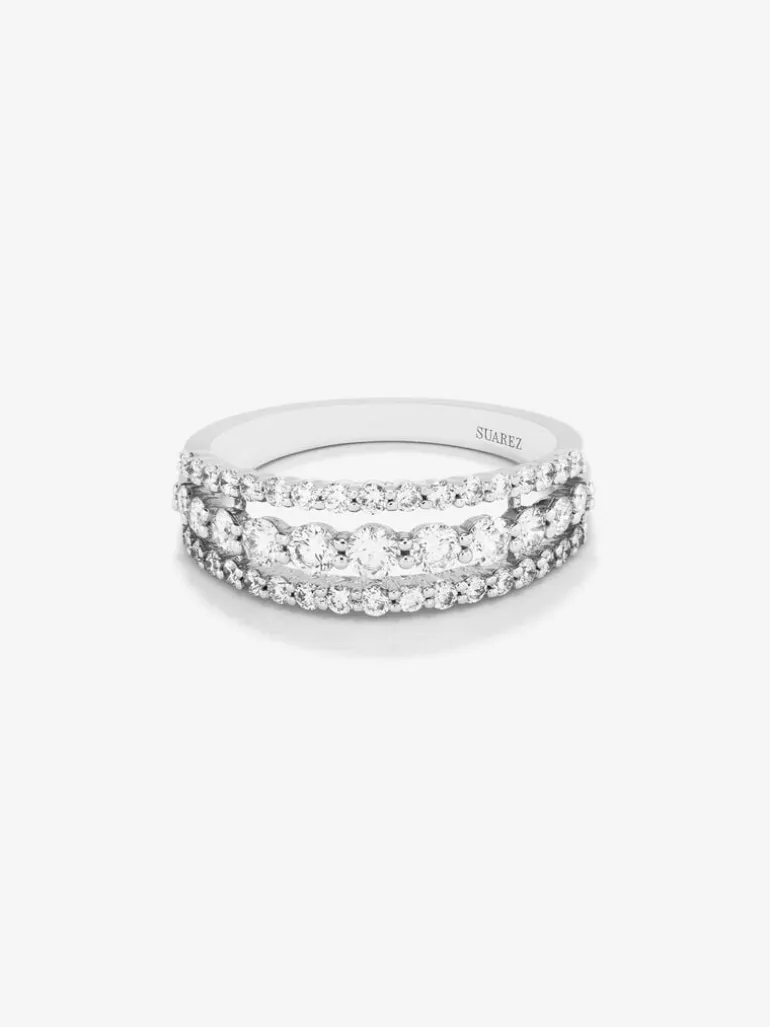 Anillo triple de oro blanco de 18K con 45 diamantes en talla brillante con un total de 0,93 cts