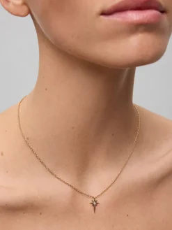 Colgante cadena con estrella de oro rosa de 18K con diamante