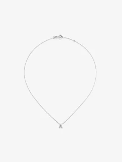 Colgante cadena con inicial peque&ntilde;a de oro blanco de 18K y diamantes