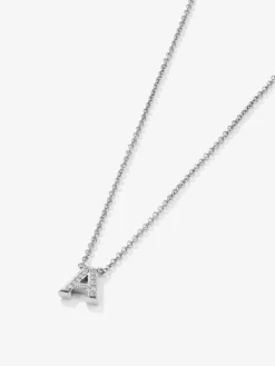 Colgante cadena con inicial peque&ntilde;a de oro blanco de 18K y diamantes