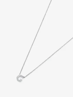 Colgante cadena con inicial peque&ntilde;a de oro blanco de 18K y diamantes