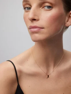 Colgante cadena con inicial a de oro rosa de 18K