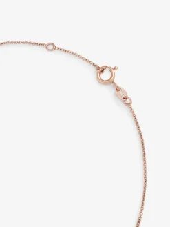 Colgante cadena con inicial de oro rosa de 18K y diamantes