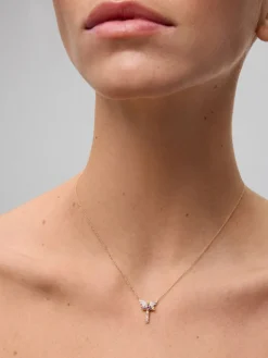 Colgante cadena cruz de oro rosa de 18K con zafiro y diamante