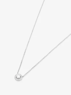 Colgante cadena de oro blanco de 18K con diamante solitario y orla de diamantes