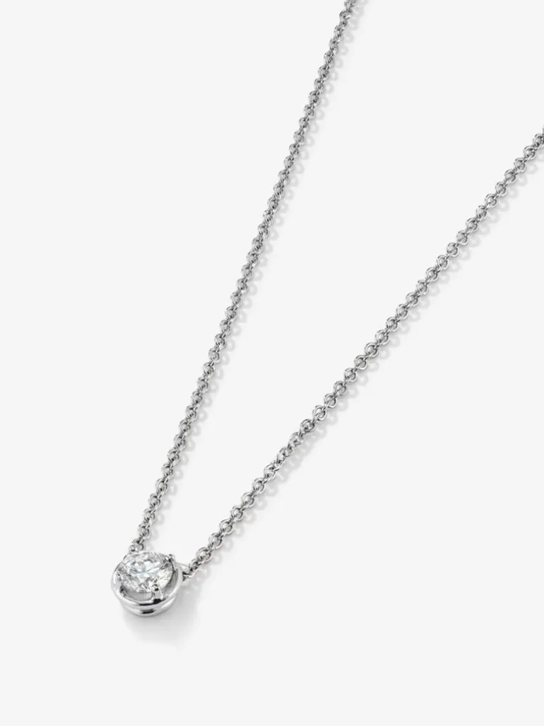 Colgante cadena de oro blanco de 18K con diamante solitario