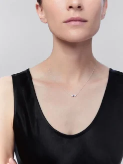 Colgante cadena de oro blanco de 18K con zafiro y diamantes